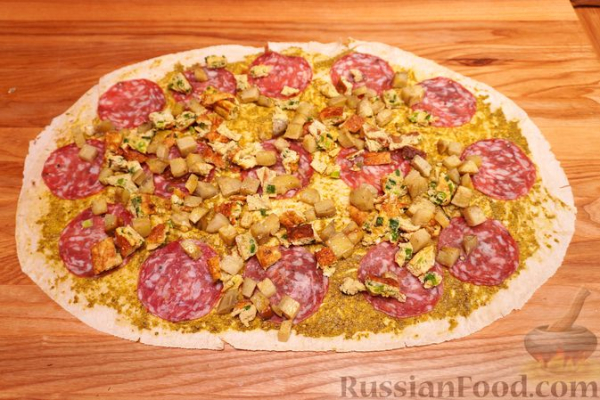 Рулетики из лаваша с бататом, колбасой и яйцами