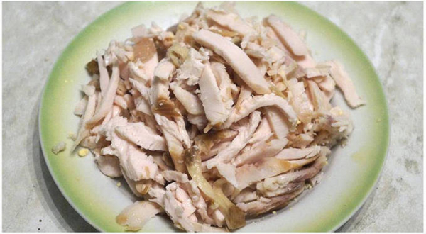 Салат с курицей и ананасами классический Салат с курицей и ананасами классический