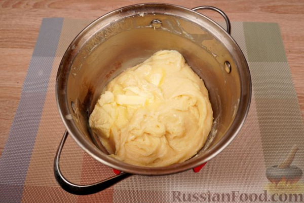 Сарагли с шоколадным заварным кремом и клубничным конфитюром