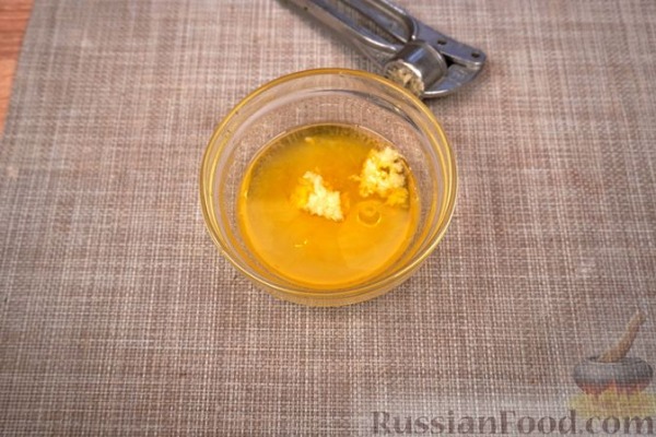 Салат из фасоли с чесноком и зеленью Салат из фасоли с чесноком и зеленью