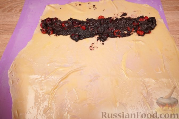 Ретеш (штрудель по-венгерски) с вишней и маком Ретеш (штрудель по-венгерски) с вишней и маком