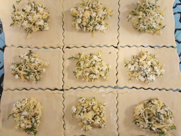 Слойки с сыром и творогом Слойки с сыром и творогом