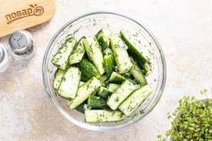 Огурцы с чесноком и укропом Огурцы с чесноком и укропом
