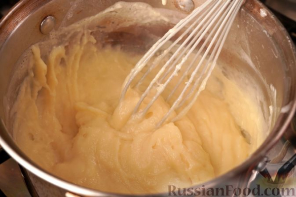 Сарагли с шоколадным заварным кремом и клубничным конфитюром