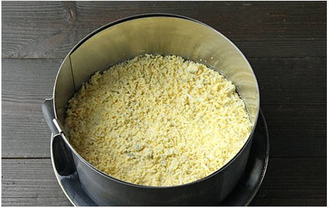 Салат с курицей и ананасами классический Салат с курицей и ананасами классический