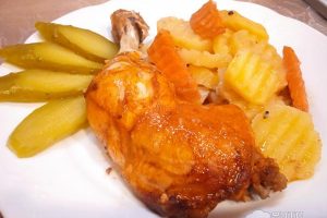 Рецепт: Куриные ножки запеченные с картошкой — в СВЧ