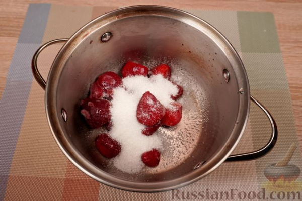 Сарагли с шоколадным заварным кремом и клубничным конфитюром