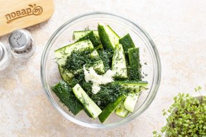 Огурцы с чесноком и укропом Огурцы с чесноком и укропом