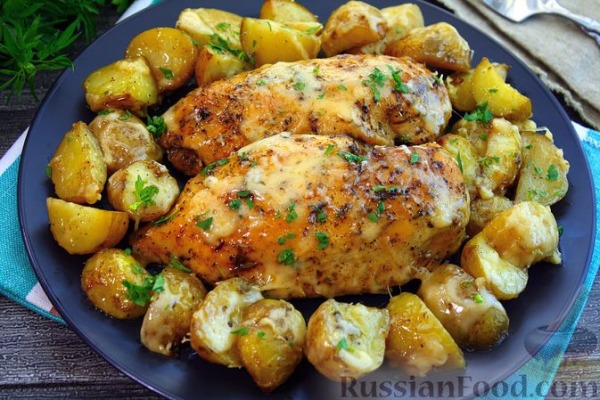 Куриное филе с молодым картофелем и сыром Куриное филе с молодым картофелем и сыром