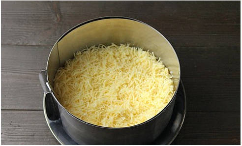 Салат с курицей и ананасами классический Салат с курицей и ананасами классический