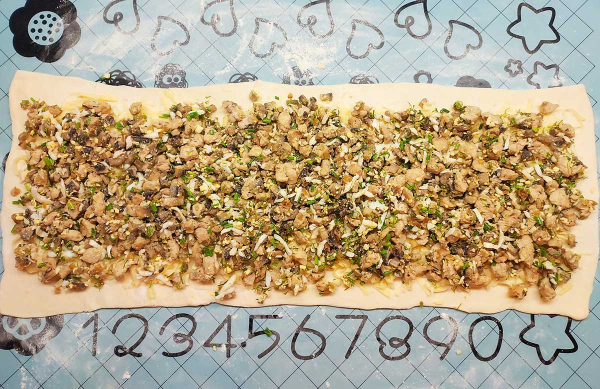 Пирог с курицей из слоеного теста Пирог с курицей из слоеного теста