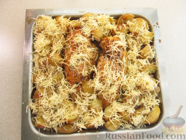 Куриное филе с молодым картофелем и сыром Куриное филе с молодым картофелем и сыром