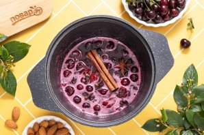 Варенье из вишни с миндалем Варенье из вишни с миндалем
