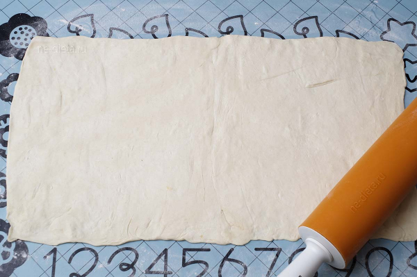 Розочки из слоеного теста с беконом Розочки из слоеного теста с беконом