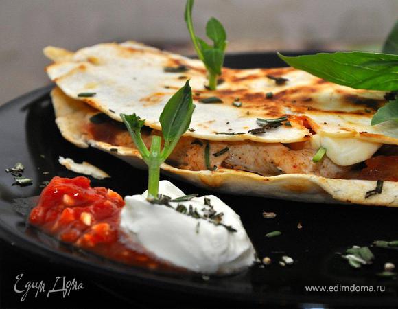 Вместо шашлыка: куриные лепешки с йогуртовым соусом и лимоном в духе Мексики Вместо шашлыка: куриные лепешки с йогуртовым соусом и лимоном в духе Мексики