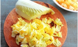 Салат с курицей и ананасами классический Салат с курицей и ананасами классический