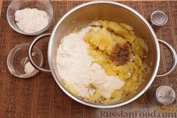 Картофельные мини-пиццы с шампиньонами и морковью Картофельные мини-пиццы с шампиньонами и морковью