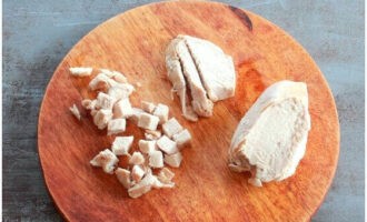 Салат с курицей и ананасами классический Салат с курицей и ананасами классический