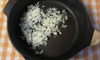 Печеночный торт из говяжьей печени классический Печеночный торт из говяжьей печени классический