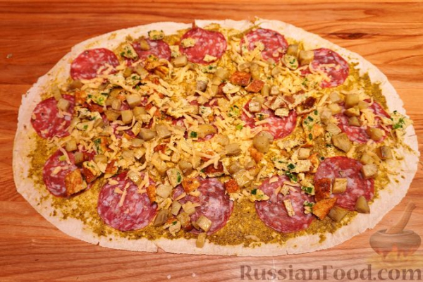 Рулетики из лаваша с бататом, колбасой и яйцами