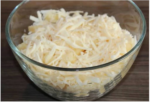 Салат с курицей и ананасами классический Салат с курицей и ананасами классический