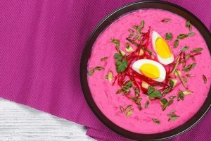 «Очень вкусно»: летний суп из свеклы — что может быть проще и быстрее
