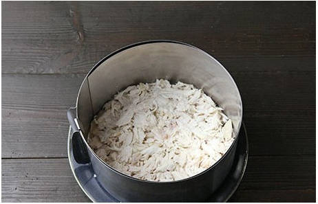 Салат с курицей и ананасами классический Салат с курицей и ананасами классический