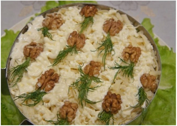 Салат с курицей и ананасами классический Салат с курицей и ананасами классический