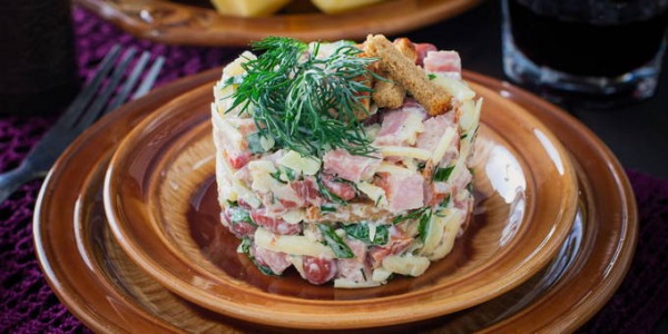 Салат с копченой курицей Салат с копченой курицей