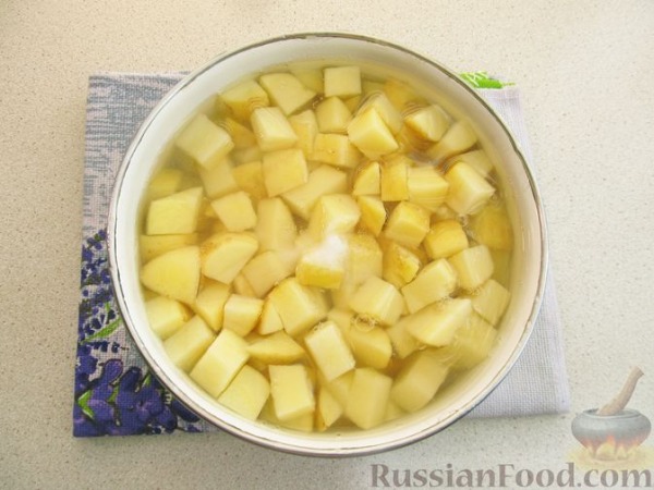 Молодой картофель, запечённый со шпинатом и сыром Молодой картофель, запечённый со шпинатом и сыром