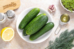 Огурцы с чесноком и укропом Огурцы с чесноком и укропом