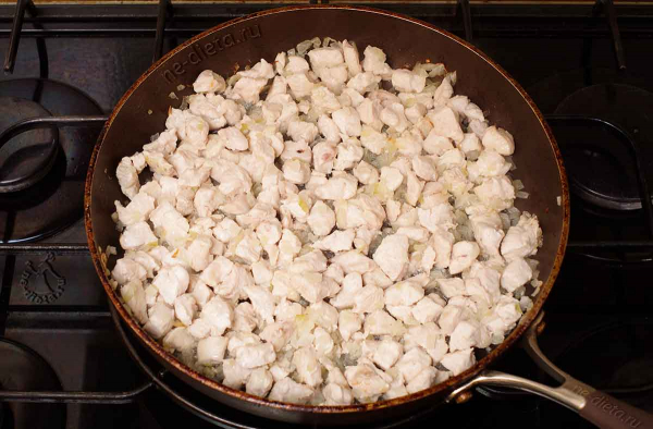 Пирог с курицей из слоеного теста Пирог с курицей из слоеного теста