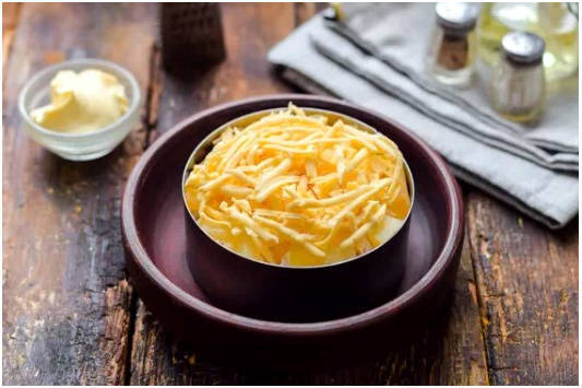 Салат с курицей и ананасами классический Салат с курицей и ананасами классический