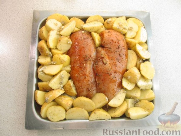 Куриное филе с молодым картофелем и сыром Куриное филе с молодым картофелем и сыром