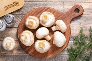 Шампиньоны жареные с луком Шампиньоны жареные с луком