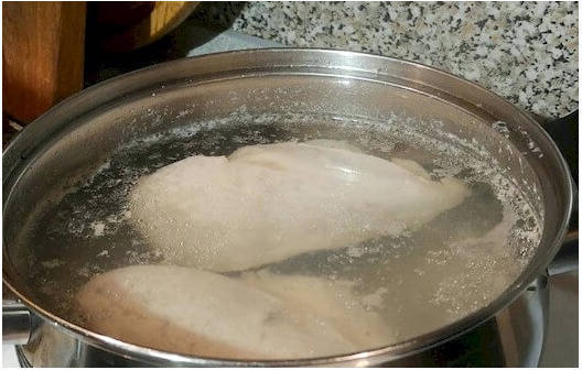 Салат с курицей и ананасами классический Салат с курицей и ананасами классический