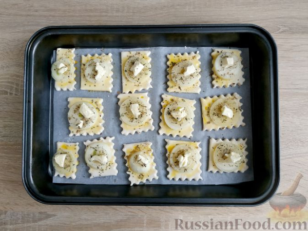 Слойки с луком и пряными травами Слойки с луком и пряными травами