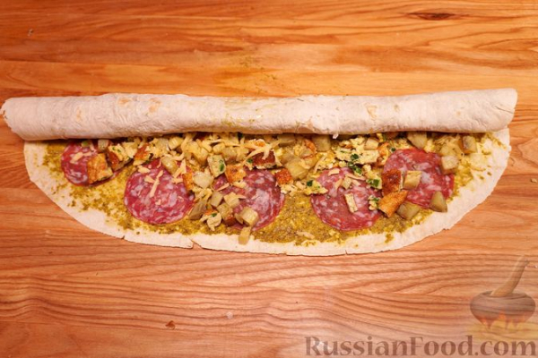 Рулетики из лаваша с бататом, колбасой и яйцами