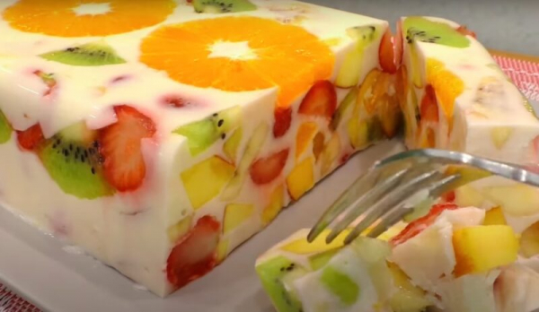 Молоко, сметана и фрукты. Рецепт за 1 час: вкусный и полезный десерт без желатина и выпечки Молоко, сметана и фрукты. Рецепт за 1 час: вкусный и полезный десерт без желатина и выпечки