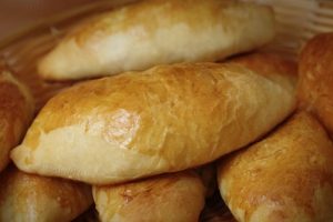 Пирожки печеные с капустой и с мясом — простой рецепт