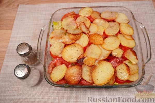 Молодой картофель, запечённый с кабачками и помидорами Молодой картофель, запечённый с кабачками и помидорами