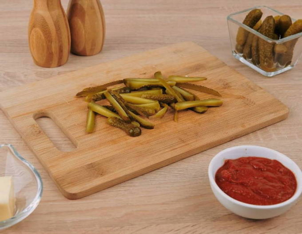 Солянка с колбасой и картошкой классическая Солянка с колбасой и картошкой классическая