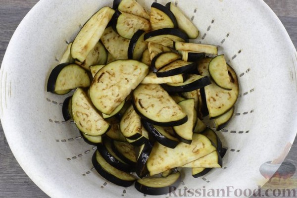Острая закуска из жареных баклажанов с помидорами Острая закуска из жареных баклажанов с помидорами