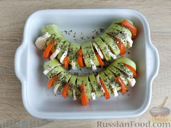 "Гармошки" из кабачков с помидорами и сыром, в духовке "Гармошки" из кабачков с помидорами и сыром, в духовке