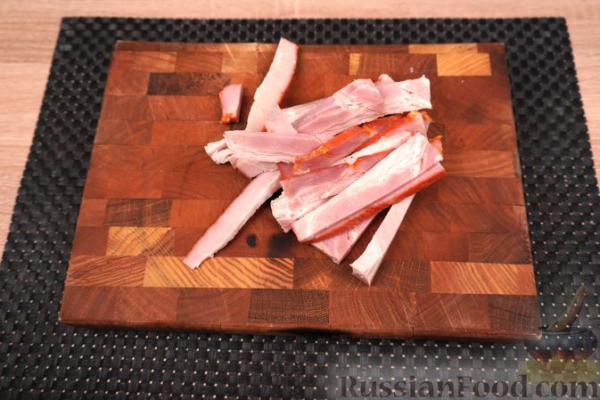 Польские зразы из говядины, с солёными огурцами, беконом и луком Польские зразы из говядины, с солёными огурцами, беконом и луком