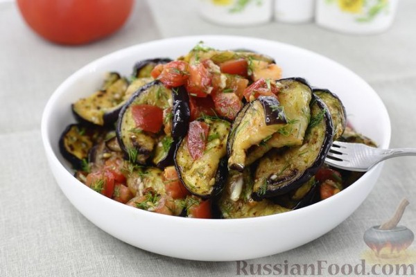 Острая закуска из жареных баклажанов с помидорами Острая закуска из жареных баклажанов с помидорами