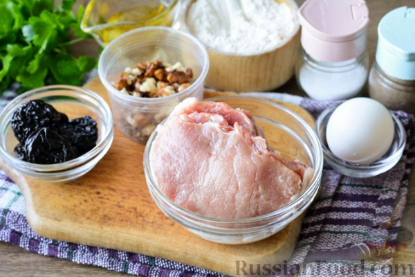 Свиные рулетики с черносливом и грецкими орехами Свиные рулетики с черносливом и грецкими орехами