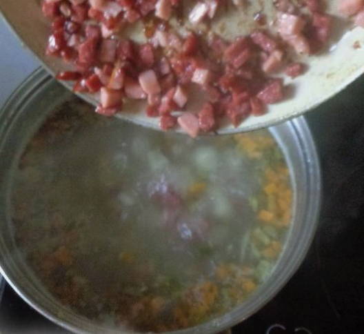 Солянка с колбасой и картошкой классическая Солянка с колбасой и картошкой классическая