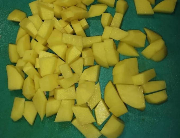 Солянка с колбасой и картошкой классическая Солянка с колбасой и картошкой классическая