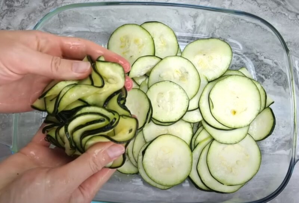 Жареные кабачки вкуснее мяса. Эксклюзивный рецепт: снимаю шляпу перед тем, кто придумал так готовить Жареные кабачки вкуснее мяса. Эксклюзивный рецепт: снимаю шляпу перед тем, кто придумал так готовить